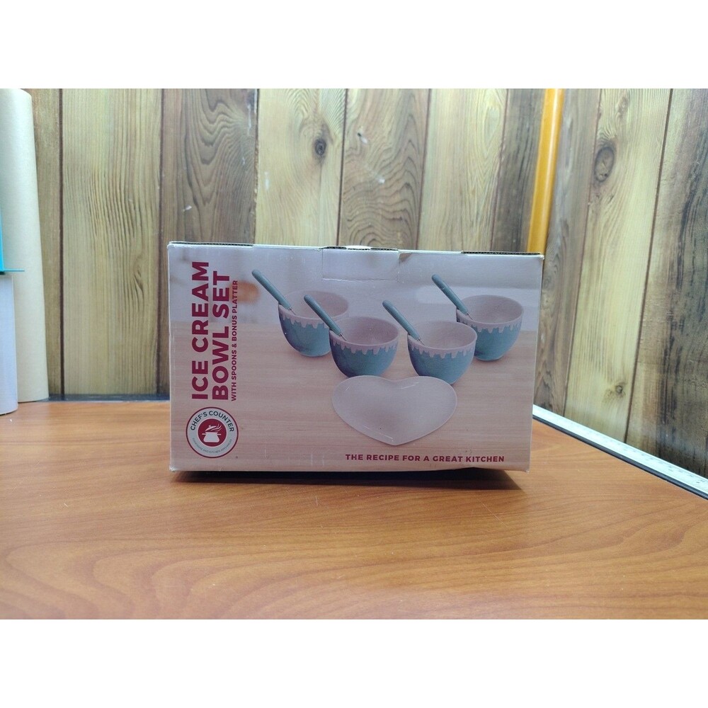 New Ice Cream 4 Bowl Set & Spoons By Chef’s Counter